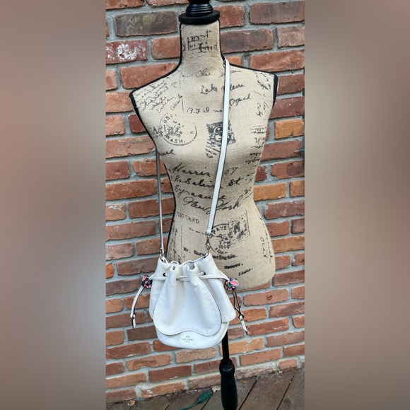 Authentic Coach Drawstring Crossbody Petal Bag Pebble Leather Chalk White EUC - Picture 2 of 15